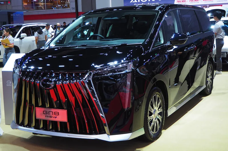 ภาพรถ GAC GN8 PHEV คันจริง ใช้ประกอบการเลือกไซซ์ยางให้ตรงรุ่น