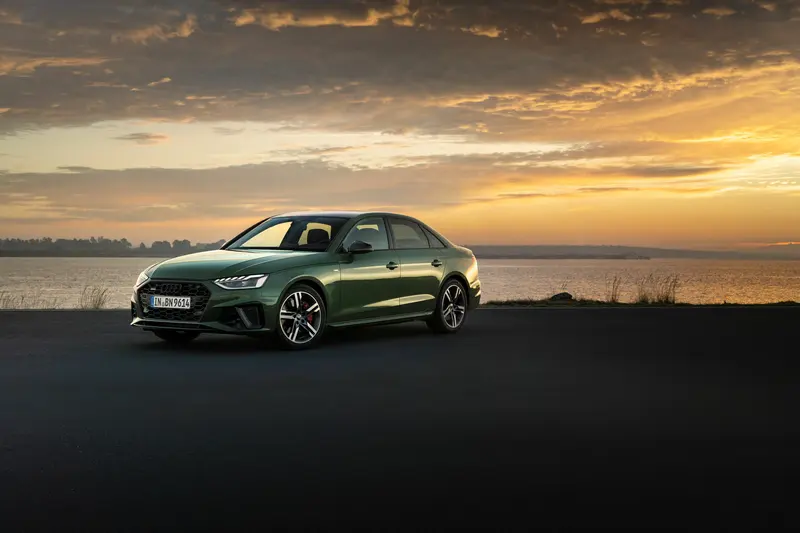 ภาพรถ Audi A4 ของแท้จากสื่อทางการของผู้ผลิต ใช้ประกอบการเลือกรุ่น