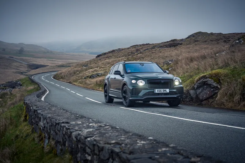 ภาพรถ Bentley Bentayga ของแท้จากสื่อทางการของผู้ผลิต ใช้ประกอบการเลือกรุ่น