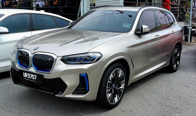 ภาพรถ BMW iX3 คันจริง ใช้ประกอบการเลือกไซซ์ยางให้ตรงรุ่น