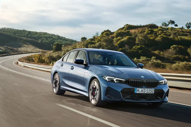 ภาพรถ BMW 3 Series ของแท้จากสื่อทางการของผู้ผลิต ใช้ประกอบการเลือกไซซ์ยางให้ตรงรุ่น