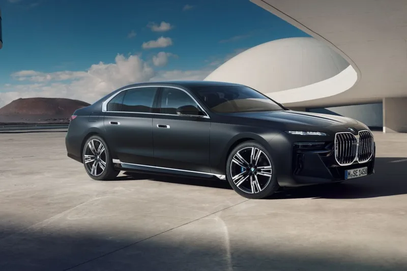 ภาพรถ BMW 7 Series ของแท้จากสื่อทางการของผู้ผลิต ใช้ประกอบการเลือกรุ่น