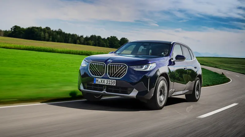 ภาพรถ BMW X3 ของแท้จากสื่อทางการของผู้ผลิต ใช้ประกอบการเลือกรุ่น