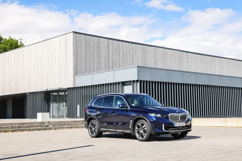 ภาพรถ BMW X5 ของแท้จากสื่อทางการของผู้ผลิต ใช้ประกอบการเลือกไซซ์ยางให้ตรงรุ่น