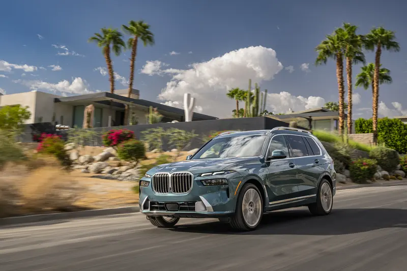 ภาพรถ BMW X7 ของแท้จากสื่อทางการของผู้ผลิต ใช้ประกอบการเลือกไซซ์ยางให้ตรงรุ่น