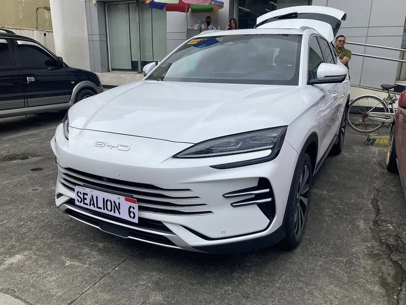 ภาพรถ BYD Sealion 6 DM-i คันจริง ใช้ประกอบการเลือกไซซ์ยางให้ตรงรุ่น