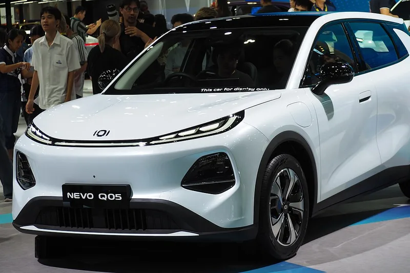 ภาพรถ Changan NEVO Q05 คันจริง ใช้ประกอบการเลือกไซซ์ยางให้ตรงรุ่น