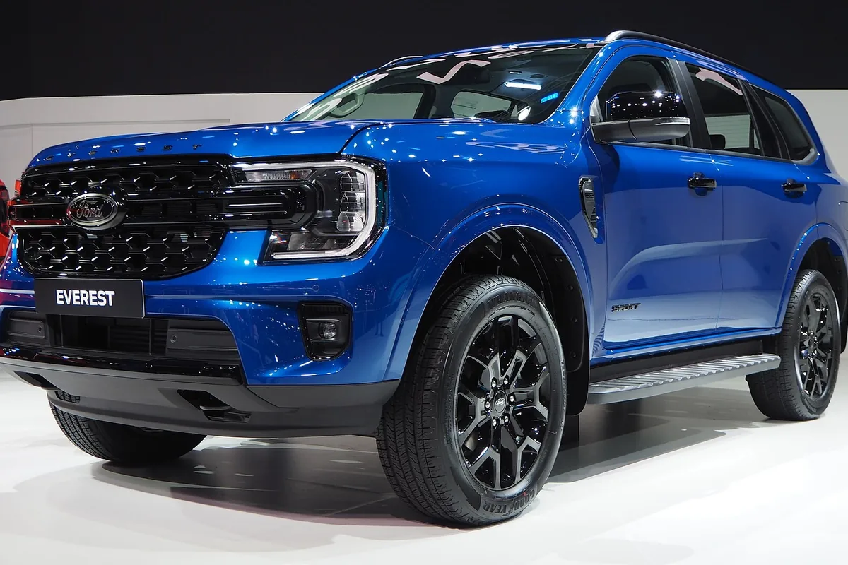 ภาพรถ Ford Everest คันจริง ใช้ประกอบการเลือกไซซ์ยางให้ตรงรุ่น