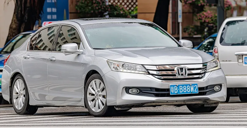 ภาพรถ Honda Accord รุ่นเก่า คันจริง ใช้ประกอบการเลือกรุ่น