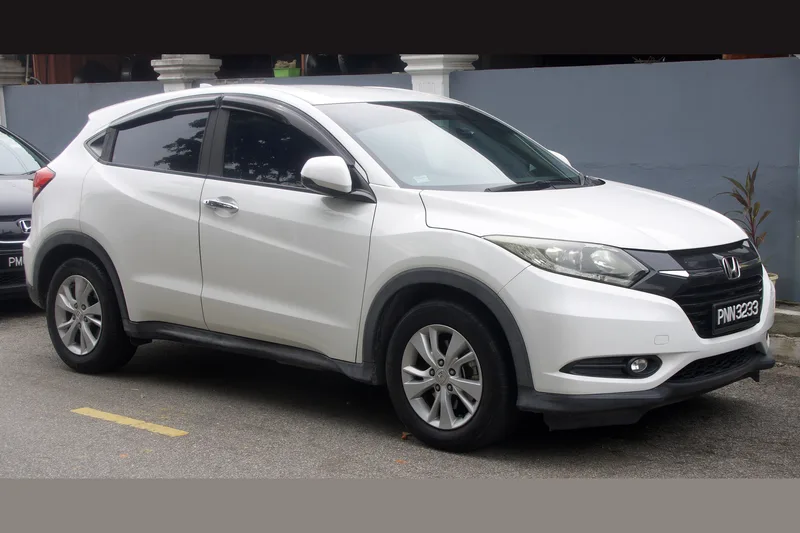 ภาพรถ Honda HR-V รุ่นแรก (RU) 2014-2021 คันจริง ใช้ประกอบการเลือกรุ่น