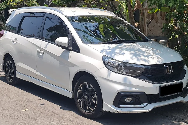 ภาพรถ Honda Mobilio คันจริง ใช้ประกอบการเลือกไซซ์ยางให้ตรงรุ่น