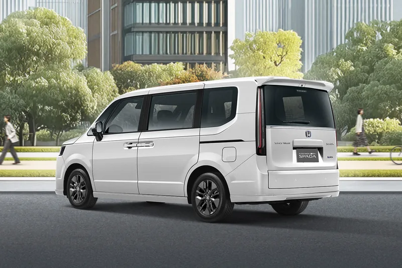ภาพรถ Honda STEP WGN e:HEV ของแท้จากสื่อทางการของผู้ผลิต ใช้ประกอบการเลือกไซซ์ยางให้ตรงรุ่น