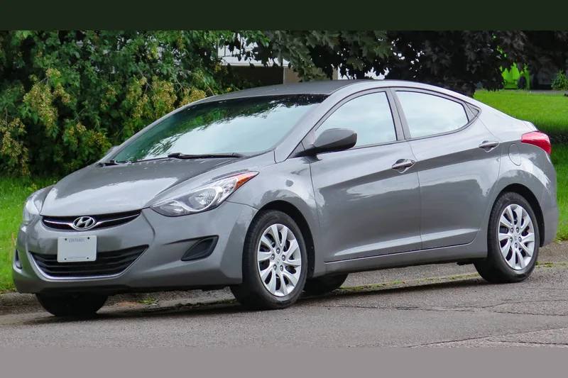 ภาพรถ Hyundai Elantra (MD) 2012-2016 คันจริง ใช้ประกอบการเลือกไซซ์ยางให้ตรงรุ่น