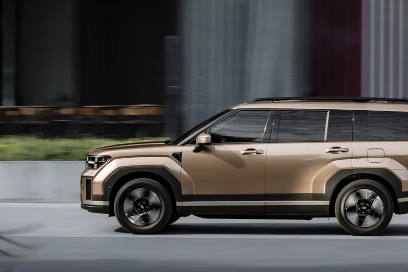 ภาพรถ Hyundai Santa Fe ของแท้จากสื่อทางการของผู้ผลิต ใช้ประกอบการเลือกรุ่น