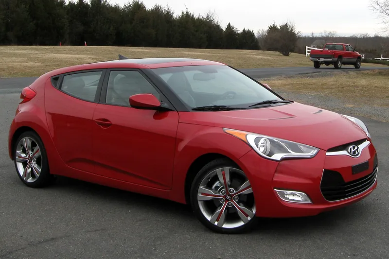 ภาพรถ Hyundai Veloster 2012-2016 คันจริง ใช้ประกอบการเลือกไซซ์ยางให้ตรงรุ่น