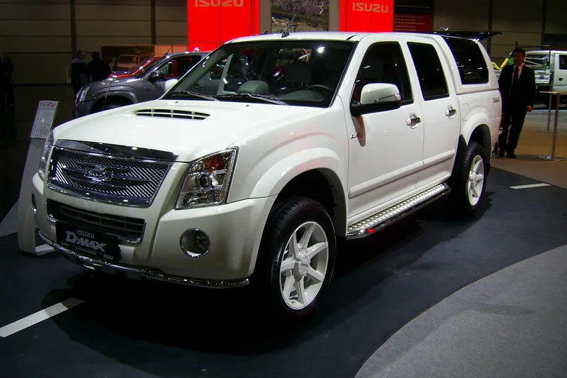 ภาพรถ Isuzu D-Max รุ่นเก่า คันจริง ใช้ประกอบการเลือกรุ่น