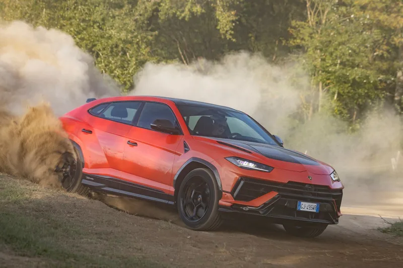 ภาพรถ Lamborghini Urus Performante ของแท้จากสื่อทางการของผู้ผลิต ใช้ประกอบการเลือกไซซ์ยางให้ตรงรุ่น