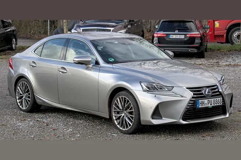 ภาพรถ Lexus IS ตัวถัง XE30 (2013-ปัจจุบัน) คันจริง ใช้ประกอบการเลือกไซซ์ยางให้ตรงรุ่น