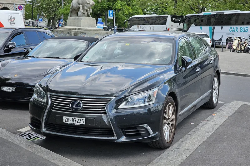 ภาพรถ Lexus LS ตัวถัง XF40 (2007-2017) คันจริง ใช้ประกอบการเลือกไซซ์ยางให้ตรงรุ่น