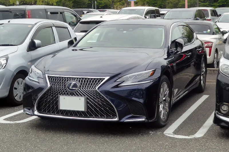 ภาพรถ Lexus LS ตัวถัง XF50 (2018-ปัจจุบัน) คันจริง ใช้ประกอบการเลือกไซซ์ยางให้ตรงรุ่น