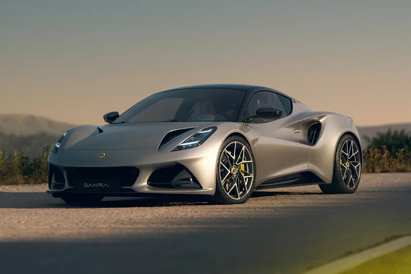 ภาพรถ Lotus Emira ของแท้จากสื่อทางการของผู้ผลิต ใช้ประกอบการเลือกรุ่น