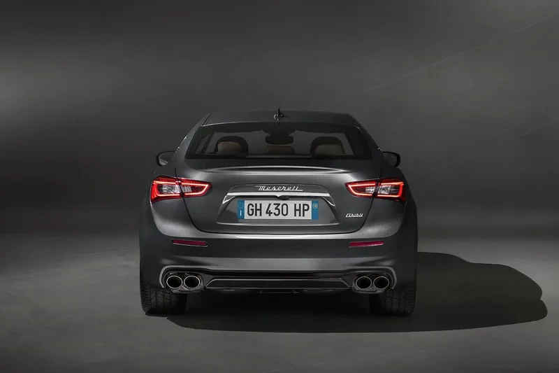ภาพรถ Maserati Ghibli ของแท้จากสื่อทางการของผู้ผลิต ใช้ประกอบการเลือกรุ่น