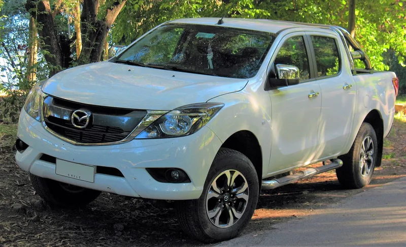 ภาพรถ Mazda BT-50 รุ่นเก่า คันจริง ใช้ประกอบการเลือกไซซ์ยางให้ตรงรุ่น