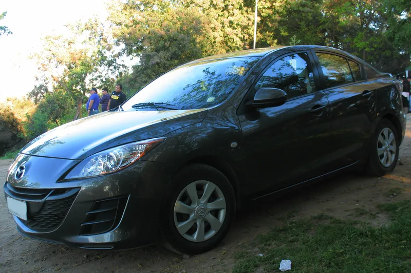 ภาพรถ Mazda3 ตัวถัง BL (2011-2014) คันจริง ใช้ประกอบการเลือกไซซ์ยางให้ตรงรุ่น
