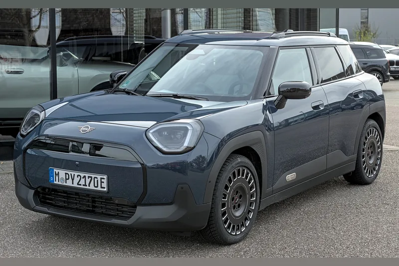 ภาพรถ MINI Aceman ไฟฟ้า ตัวถัง J05 (2024-ปัจจุบัน) คันจริง ใช้ประกอบการเลือกรุ่น
