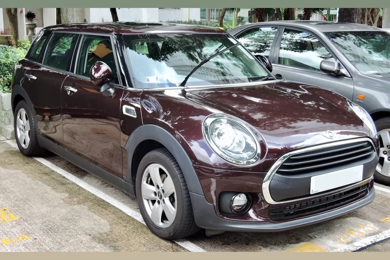 ภาพรถ MINI Clubman ตัวถัง F54 (2016-2024) คันจริง ใช้ประกอบการเลือกไซซ์ยางให้ตรงรุ่น