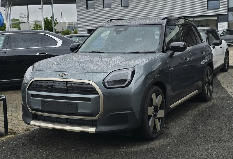 ภาพรถ MINI Countryman คันจริง ใช้ประกอบการเลือกรุ่น