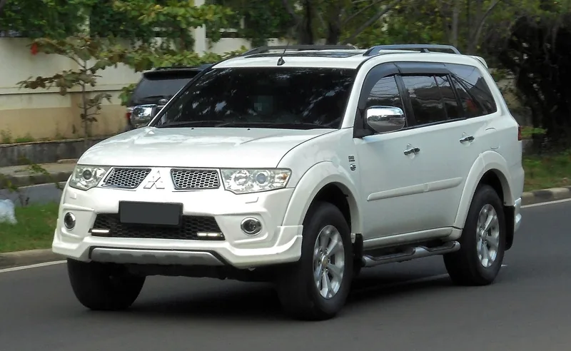 ภาพรถ Mitsubishi Pajero Sport รุ่นเก่า คันจริง ใช้ประกอบการเลือกไซซ์ยางให้ตรงรุ่น