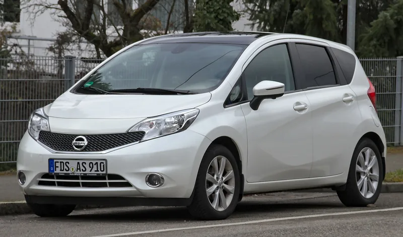 ภาพรถ Nissan Livina / Note คันจริง ใช้ประกอบการเลือกไซซ์ยางให้ตรงรุ่น