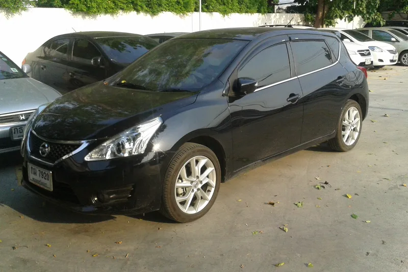 ภาพรถ Nissan Pulsar แฮทช์แบ็ก (2013-2018) คันจริง ใช้ประกอบการเลือกรุ่น