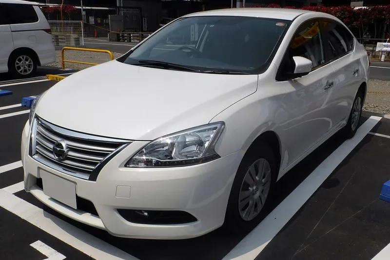 ภาพรถ Nissan Sylphy ตัวถัง B17 (2012-2019) คันจริง ใช้ประกอบการเลือกไซซ์ยางให้ตรงรุ่น