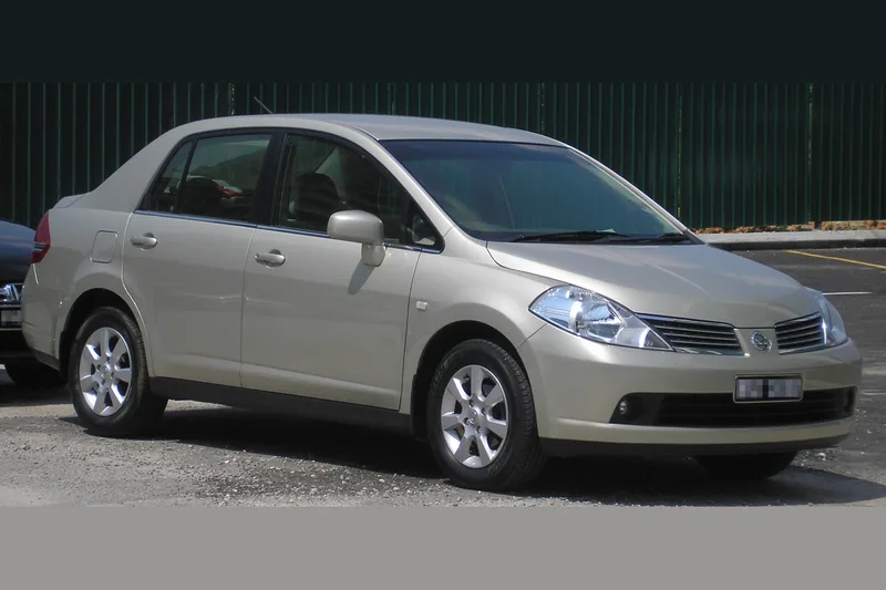 ภาพรถ Nissan Tiida Latio ตัวถัง C11 (2006-2012) คันจริง ใช้ประกอบการเลือกรุ่น
