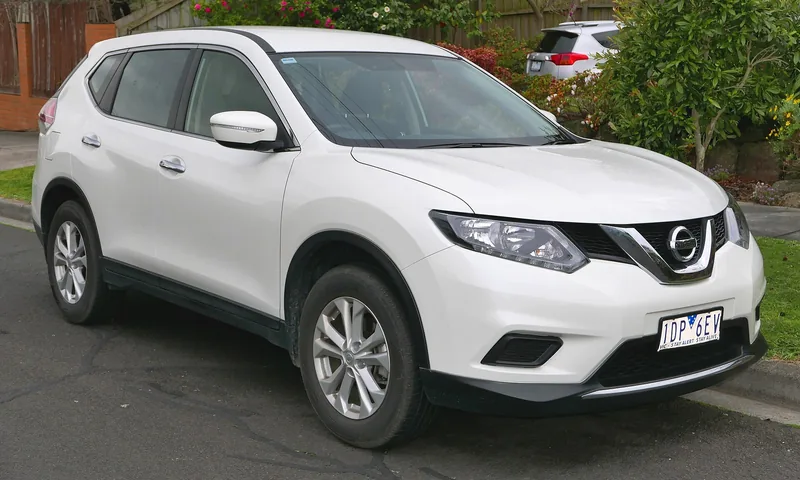 ภาพรถ Nissan X-Trail รุ่นเก่า คันจริง ใช้ประกอบการเลือกไซซ์ยางให้ตรงรุ่น