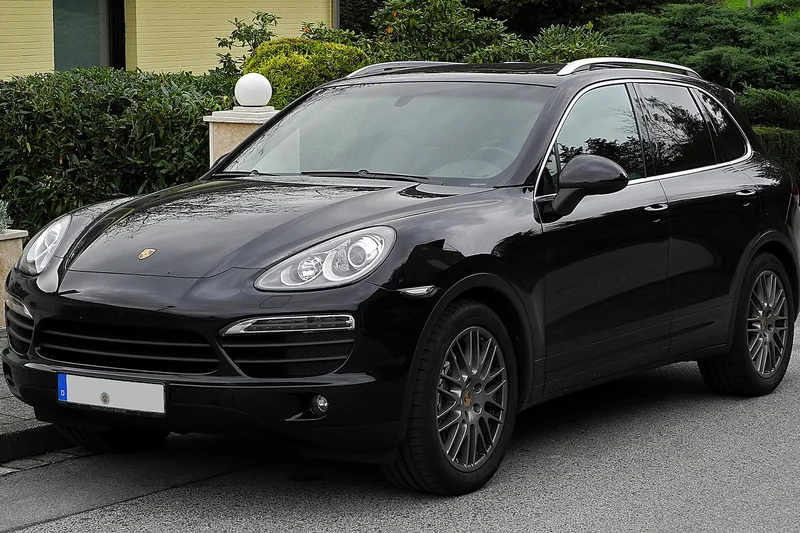 ภาพรถ Porsche Cayenne ตัวถัง 92A (2010-2017) คันจริง ใช้ประกอบการเลือกไซซ์ยางให้ตรงรุ่น