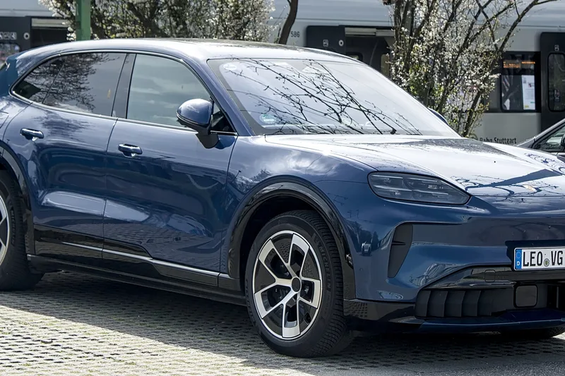 ภาพรถ Porsche Cayenne Electric (2026-ปัจจุบัน) คันจริง ใช้ประกอบการเลือกรุ่น