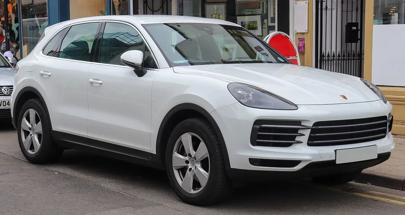 ภาพรถ Porsche Cayenne คันจริง ใช้ประกอบการเลือกรุ่น