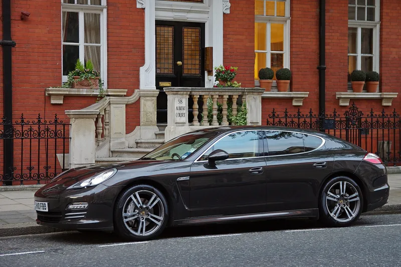 ภาพรถ Porsche Panamera ตัวถัง 970 (2009-2016) คันจริง ใช้ประกอบการเลือกไซซ์ยางให้ตรงรุ่น