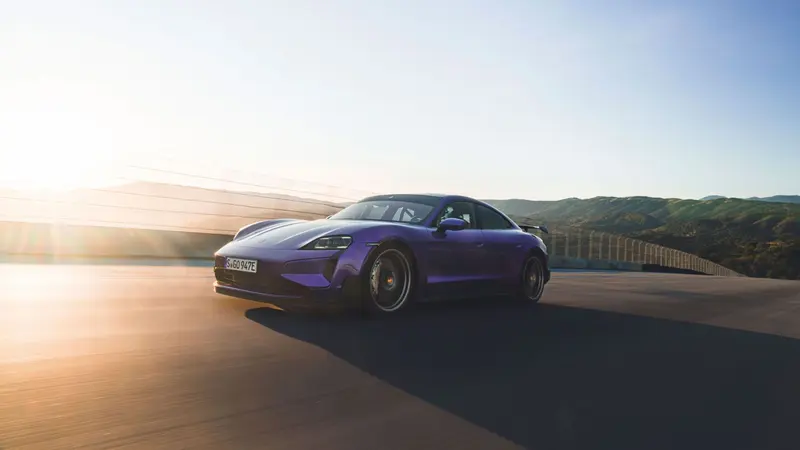 ภาพรถ Porsche Taycan ของแท้จากสื่อทางการของผู้ผลิต ใช้ประกอบการเลือกไซซ์ยางให้ตรงรุ่น