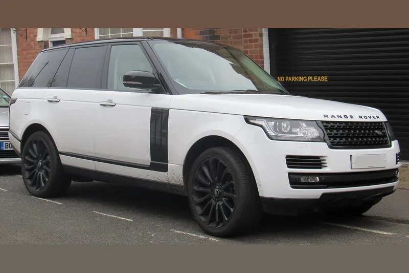 ภาพรถ Range Rover ตัวถัง L405 (2013-2021) คันจริง ใช้ประกอบการเลือกไซซ์ยางให้ตรงรุ่น