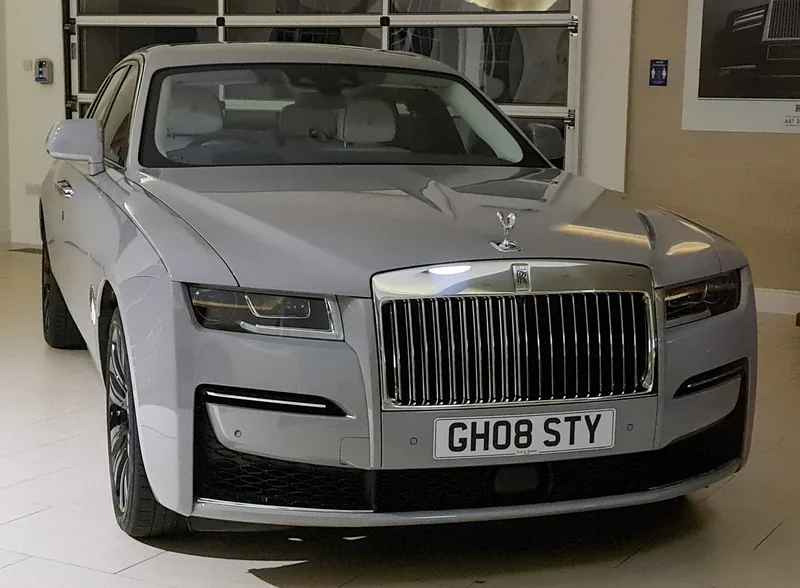 ภาพรถ Rolls-Royce Ghost คันจริง ใช้ประกอบการเลือกรุ่น