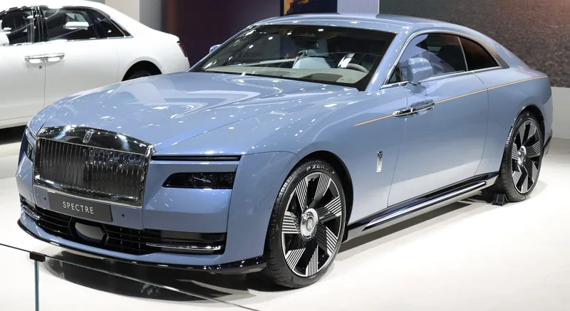 ภาพรถ Rolls-Royce Spectre คันจริง ใช้ประกอบการเลือกรุ่น