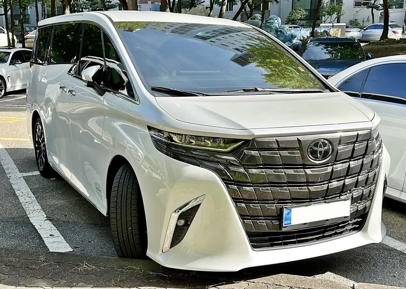ภาพรถ Toyota Alphard คันจริง ใช้ประกอบการเลือกไซซ์ยางให้ตรงรุ่น