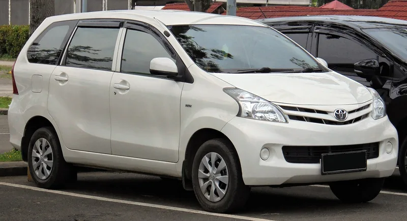 ภาพรถ Toyota Avanza คันจริง ใช้ประกอบการเลือกไซซ์ยางให้ตรงรุ่น