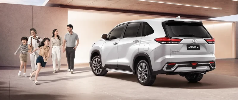 ภาพรถ Toyota Innova Zenix ของแท้จากสื่อทางการของผู้ผลิต ใช้ประกอบการเลือกรุ่น