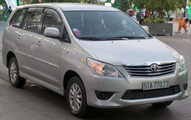 ภาพรถ Toyota Innova คันจริง ใช้ประกอบการเลือกรุ่น