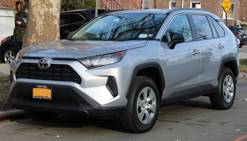 ภาพรถ Toyota RAV4 คันจริง ใช้ประกอบการเลือกรุ่น